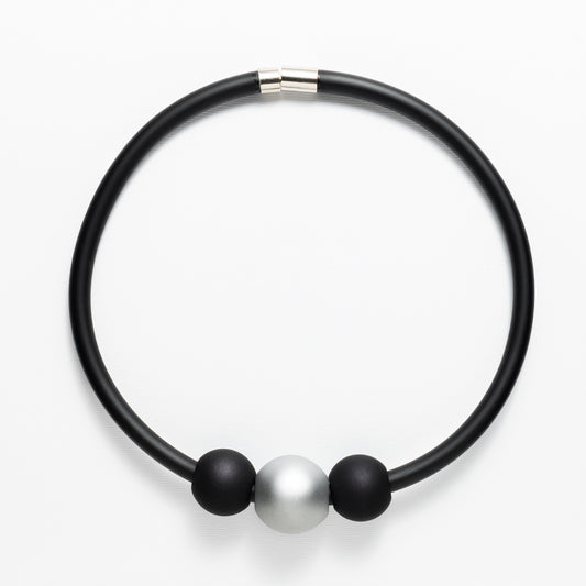 Ogrlica s elementima Silver and Black Orb