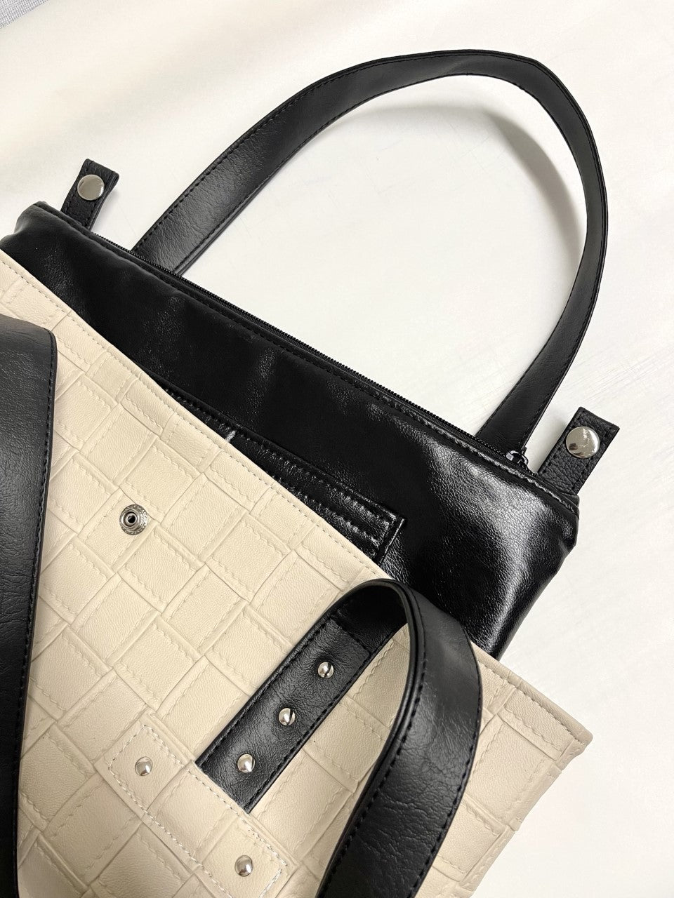 Posvuduša Cream & Black