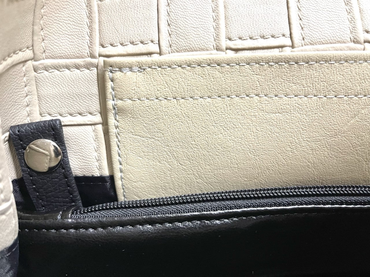 Posvuduša Cream & Black