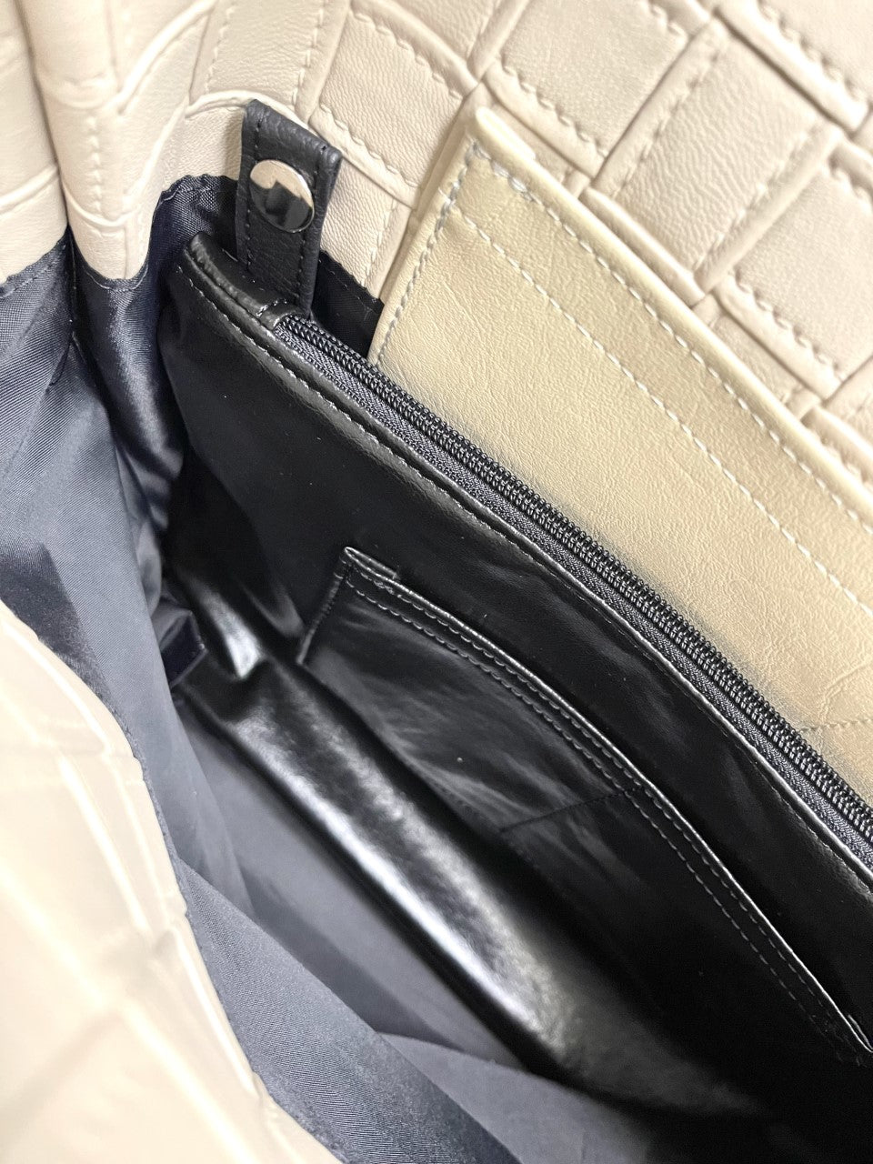 Posvuduša Cream & Black