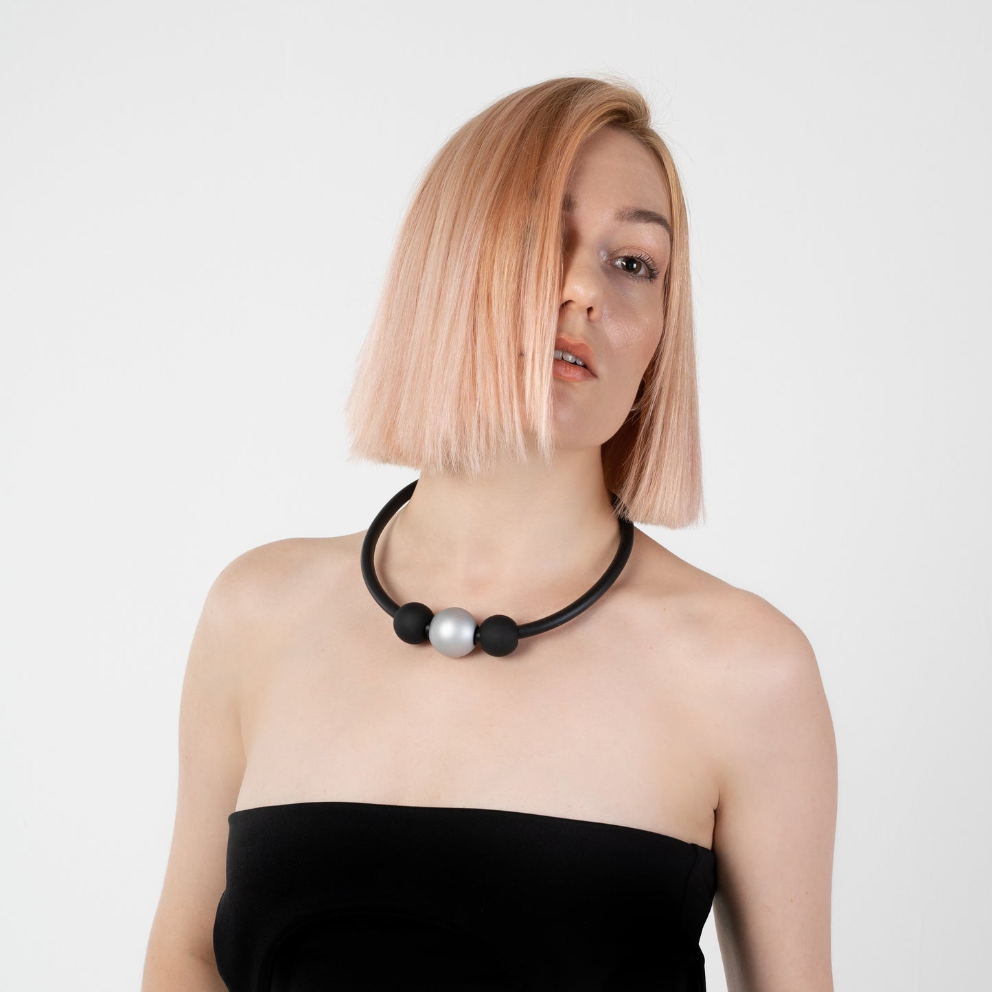 Ogrlica s elementima Silver and Black Orb